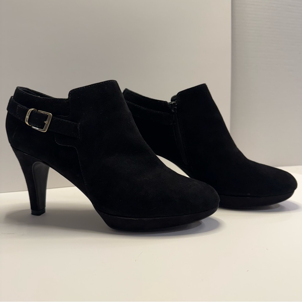 Clarks Brier Milan Ankle Boots Black Suede Heeled Booties Women’s 9M